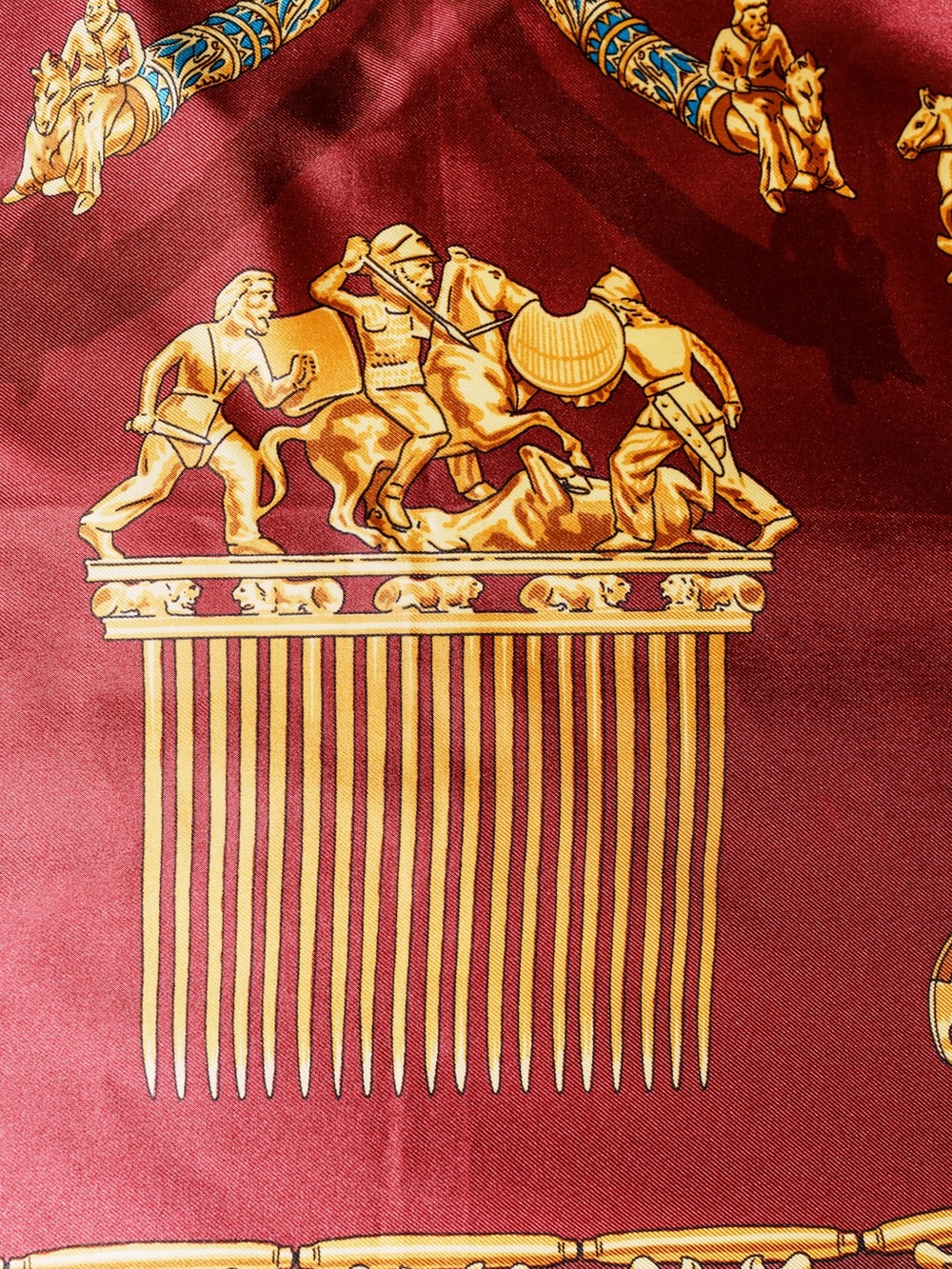 Hermès Les Cavaliers d'Or Silk Carré 90 Burgundy Gold Horsemen Motif - Picture 4 of 7